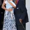 Meghan Markle (en robe Club Monaco) avec son fils Archie ont rencontré l'archevêque Desmond Tutu et sa femme à Cape Town, Afrique du Sud. Le 25 septembre 2019. Sa garde-robe pour cette tournée africaine est estimée à 4616 euros.