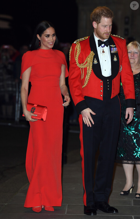 Le prince Harry, duc de Sussex, et Meghan Markle, duchesse de Sussex assistent au festival de musique de Mountbatten au Royal Albert Hall de Londres, Royaume Uni, le 7 mars 2020. Sa tenue (dont une robe Safiyaa) est estimée à 3180 euros.