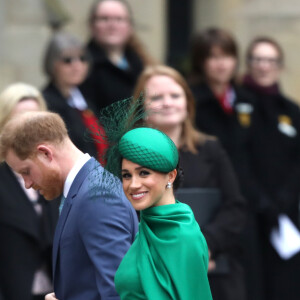 Le prince Harry, duc de Sussex, et Meghan Markle, duchesse de Sussex, lors de la cérémonie du Commonwealth en l'abbaye de Westminster à Londres, le 9 mars 2020. La robe sur-mesure de la duchesse signée Emilia Wickstead est estimée à plus de 2000 euros.