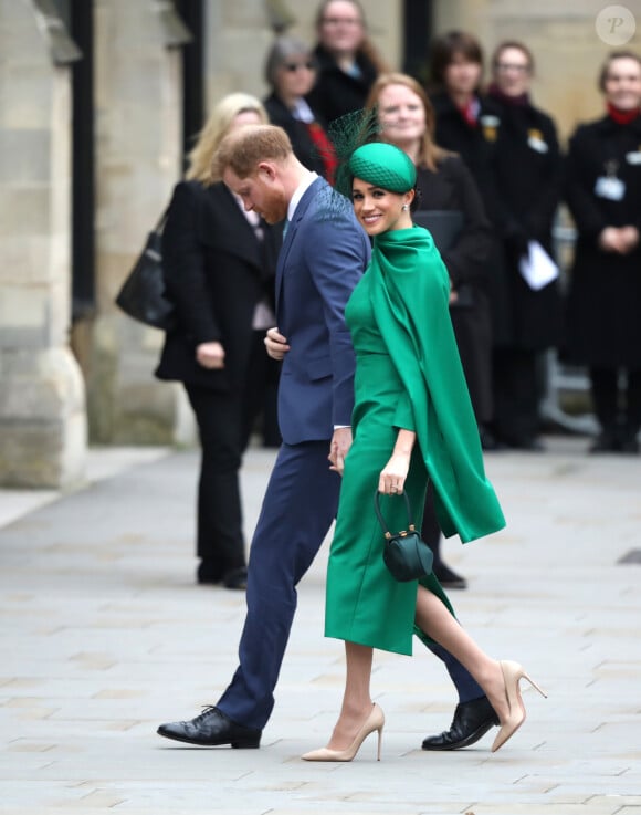 Le prince Harry, duc de Sussex, et Meghan Markle, duchesse de Sussex, lors de la cérémonie du Commonwealth en l'abbaye de Westminster à Londres, le 9 mars 2020. La robe sur-mesure de la duchesse signée Emilia Wickstead est estimée à plus de 2000 euros.