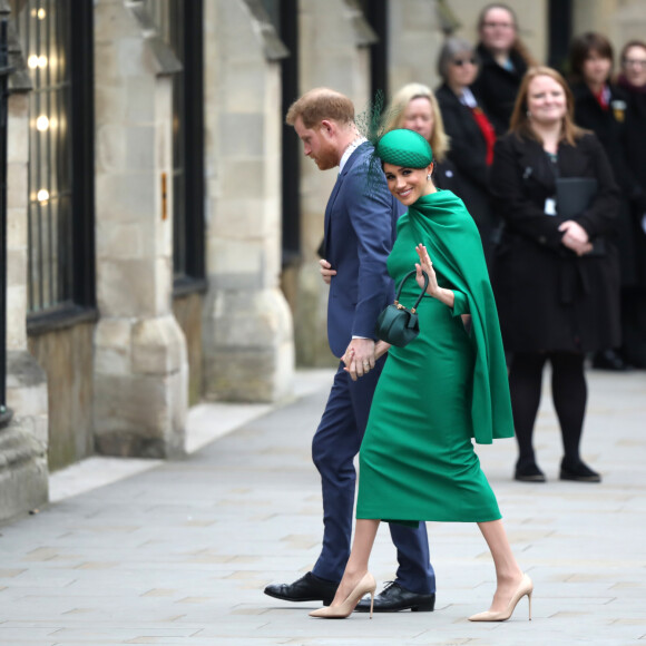 Le prince Harry, duc de Sussex, et Meghan Markle, duchesse de Sussex, lors de la cérémonie du Commonwealth en l'abbaye de Westminster à Londres, le 9 mars 2020. La robe sur-mesure de la duchesse signée Emilia Wickstead est estimée à plus de 2000 euros.