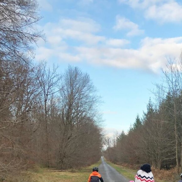 Elodie Gossuin en sortie avec ses enfants, le 12 mars 2020