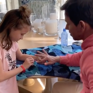 Mark Wahlberg et sa fille Grace, en quarantaine. Mars 2020.