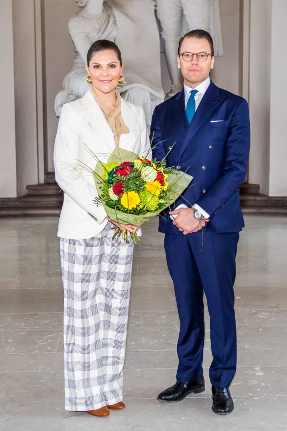 La princesse Victoria de Suède et le prince Daniel lors de la cérémonie des Crown Princesses Name Day au palais royal à Stockholm le 12 mars 2020.