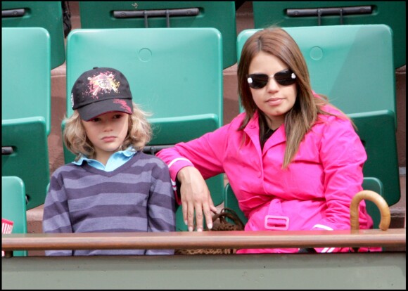 Séverine Ferrer et son fils Joshua à Roland Garros en 2007.