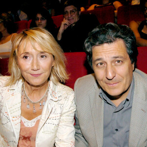 Marie-Anne Chazel et Christian Clavier à la première du film "Au secours, j'ai 30 ans" au Gaumont Ambassade des Champs Elysées à Paris. Le 17 juin 2004.