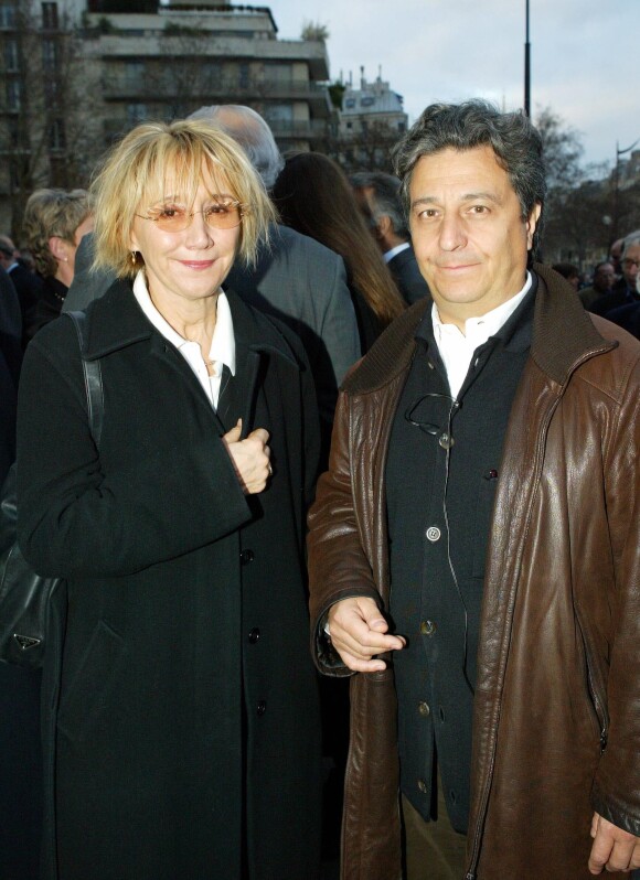 Marie-Anne Chazel et Christian Clavier - Messe d'anniversaire pour Jean-Luc Lagardère à Paris. Le 16 mars 2004.