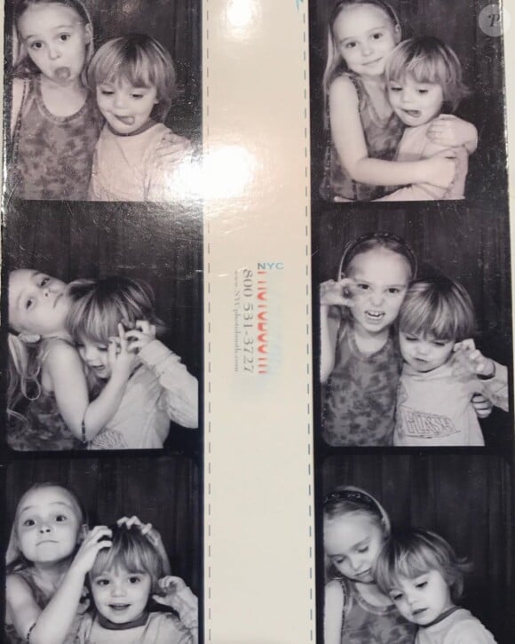 Lily-Rose Depp et son petit frère Jack sur Instagram, le 9 avril 2020.