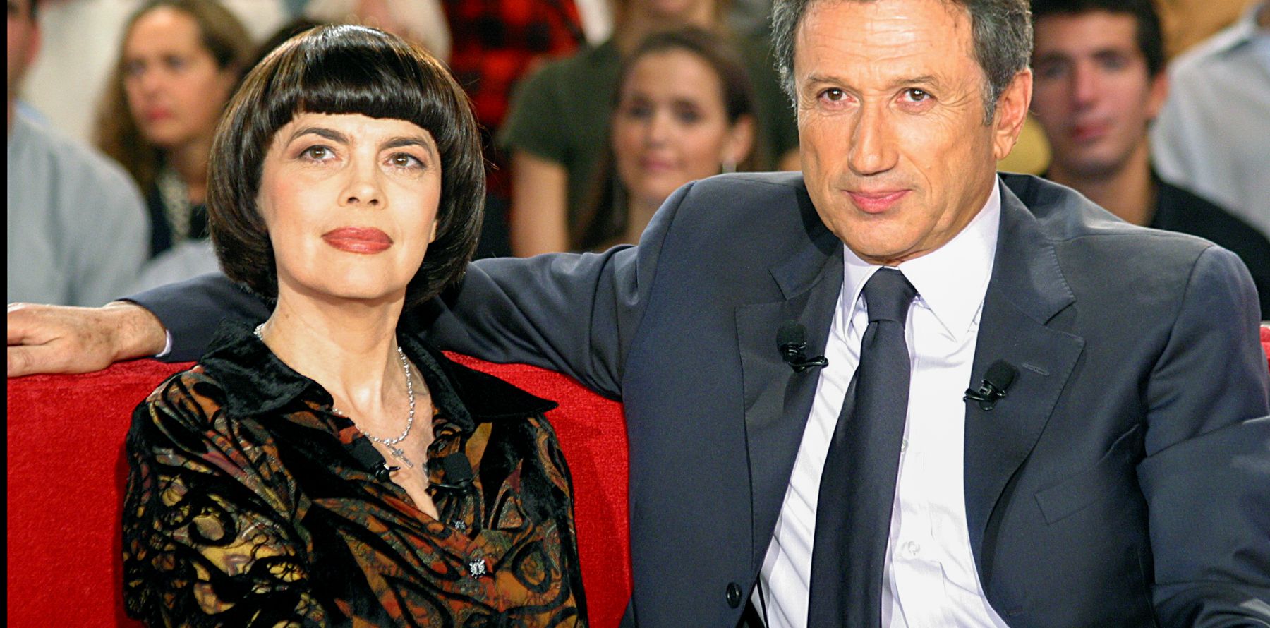 Mireille Mathieu Sa coupe au bol entre de bonnes mains pendant le confinement Purepeople Mireille Mathieu Sa coupe au bol entre de bonnes mains pendant le confinement Purepeople