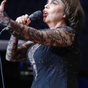 Mireille Mathieu en concert à la Philharmonie de l'Elbe à Hambourg. Le 22 avril 2018.