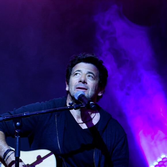 Exclusif - Patrick Bruel - 8ème gala de l'association "Les Rois du Monde" avec un plateau d'artistes et une vente aux enchères au profit des enfants défavorisés, orphelins et hospitalisés, suivi d'une soirée dansante à la Salle Wagram à Paris, le 2 mars 2020. Le lancement de la traditionnelle vente caritative d'oeuvres d'artistes contemporains les plus prisés du moment a été bousculé avec la mise aux enchères spontanée de la guitare de Patrick Bruel, faisant s'envoler les dons. La suite de la vente s'est déroulée dans une ambiance électrique, avec pour commissaire-priseur C. Hanouna, soutien de la première heure des Rois du Monde. Enfin, l'association a annoncé hier soir son implication de plus en plus forte à l'international, les actions à venir pour l'année 2020, et la sortie du livre de la présidente Stéphanie Robert : "Solide et solidaire. Les Rois du Monde s'engagent aujourd'hui d'avantage à l'international et oeuvrent en faveur du financement de programmes locaux axés sur l'éducation, la santé, l'alimentation, le développement durable et les droits des enfants. Une ambition toujours plus forte pour l'association qui se mobilise chaque jour, grâce aux dons et à ses partenaires, mécènes et personnalités, pour rendre meilleure la vie des enfants défavorisés. © Cyril Moreau-Rachid Bellak/Bestimage
