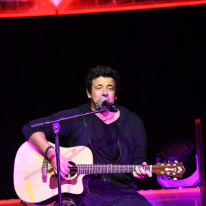 Exclusif - Patrick Bruel - 8ème gala de l'association "Les Rois du Monde" avec un plateau d'artistes et une vente aux enchères au profit des enfants défavorisés, orphelins et hospitalisés, suivi d'une soirée dansante à la Salle Wagram à Paris, le 2 mars 2020. Le lancement de la traditionnelle vente caritative d'oeuvres d'artistes contemporains les plus prisés du moment a été bousculé avec la mise aux enchères spontanée de la guitare de Patrick Bruel, faisant s'envoler les dons. La suite de la vente s'est déroulée dans une ambiance électrique, avec pour commissaire-priseur C. Hanouna, soutien de la première heure des Rois du Monde. Enfin, l'association a annoncé hier soir son implication de plus en plus forte à l'international, les actions à venir pour l'année 2020, et la sortie du livre de la présidente Stéphanie Robert : "Solide et solidaire. Les Rois du Monde s'engagent aujourd'hui d'avantage à l'international et oeuvrent en faveur du financement de programmes locaux axés sur l'éducation, la santé, l'alimentation, le développement durable et les droits des enfants. Une ambition toujours plus forte pour l'association qui se mobilise chaque jour, grâce aux dons et à ses partenaires, mécènes et personnalités, pour rendre meilleure la vie des enfants défavorisés. © Cyril Moreau-Rachid Bellak/Bestimage