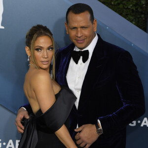 Jennifer Lopez et son fiancé Alex Rodriguez - Photocall - 26e cérémonie annuelle des "Screen Actors Guild Awards" ("SAG Awards") au "Shrine Auditorium" à Los Angeles, le 19 janvier 2020.
