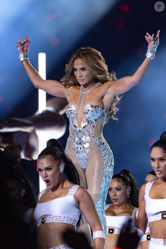 Jennifer Lopez lors du show de la mi-temps du 54e Super Bowl au Hard Rock Stadium à Miami, Floride, Etats-Unis, le 2 février 2020.
