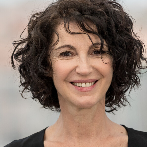 Zabou Breitman au photocall du film "Les hirondelles de Kaboul" (Un certain regard) lors du 72e Festival International du film de Cannes. Le 16 mai 2019 © Jacovides-Moreau / Bestimage