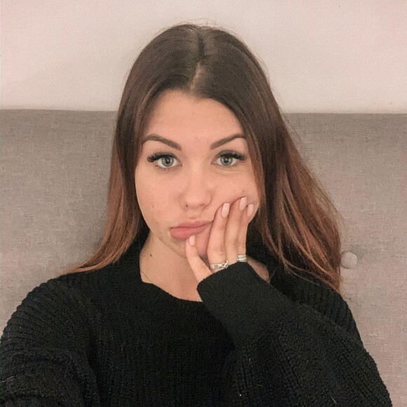 EnjoyPhoenix s'exprime sur sa relation compliquée avec les réseaux sociaux, dénonçant un monde de "paillettes", sur Instagram, le 21 novembre 2019.