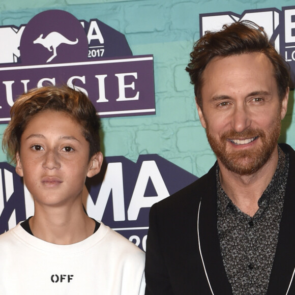 David Guetta et son fils Tim Elvis - Soirée des 24ème MTV Europe Music Awards à la salle SSE Wembley Arena à Londres, Royaume Uni, le 12 novembre 2017.