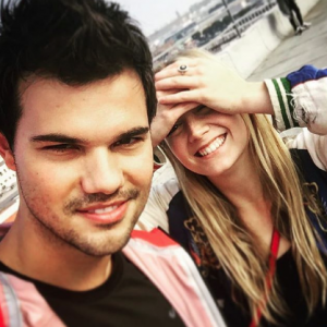 Billie Lourd et Taylor Lautner sur une photo publiée sur le compte Instagram de l'acteur le 28 décembre 2016.