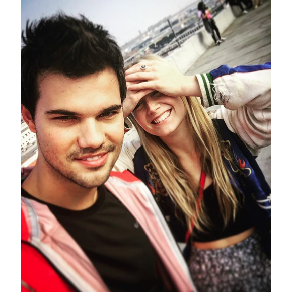 Billie Lourd et Taylor Lautner sur une photo publiée sur le compte Instagram de l'acteur le 28 décembre 2016.