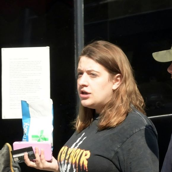 Exclusif - Rupert Grint et sa compagne Georgia Groome (enceinte) sortent faire des emplettes à Londres, sans protection contre le coronavirus (COVID-19).