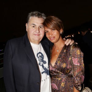 Pierre Ménès et sa femme Mélissa Acosta lors de la soirée d'inauguration du restaurant du groupe d'H.Gaouaoui et du chef N.Tarayre "Splash" au port Van Gogh, en bord de Seine à Asnières, France, le 12 septembre 2019. © Rachid Bellak/Bestimag