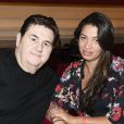 Exclusif -  Pierre Ménès et sa femme Mélissa Acosta - After-Show - On refait les grands Duos d'Humour au Théâtre de Paris , à Paris le 29 mai 2018 - Backstage de l'enregistrement de l'émission "On refait les grands duos d'humour" au Théâtre de Paris, diffusée le 21 septembre sur France 3. Le 29 mai 2018 © Romual Meigneux-Pierre Perusseau / Bestimage