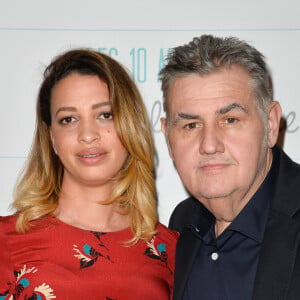 Pierre Ménès avec sa femme Melissa lors de l'anniversaire des 10 ans de l'Etoile de Martin à l'hôtel Le Bristol à Paris. L'association soutient la recherche sur les cancers de l'enfant et offre des moments de plaisir et de détente à des enfants hospitalisés. Paris, le 30 mars 2017. © Guirec Coadic/Bestimage