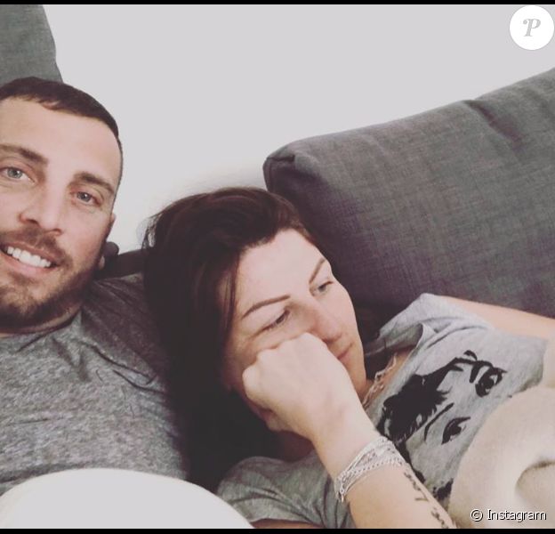 Raphaël, candidat de "Mariés au premier regard" en 2018, est en couple avec une mystérieuse brune.