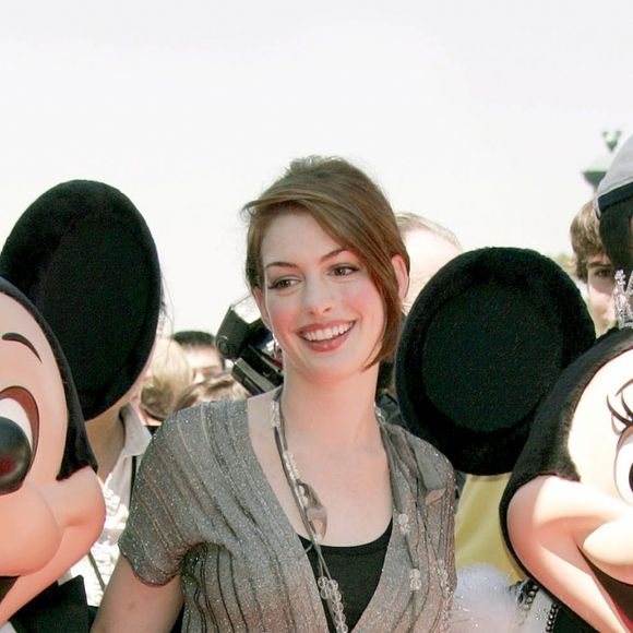 Anne Hathaway à la première du film "Princesse malgré elle 2" à Anaheim, en Californie, en 2004.
