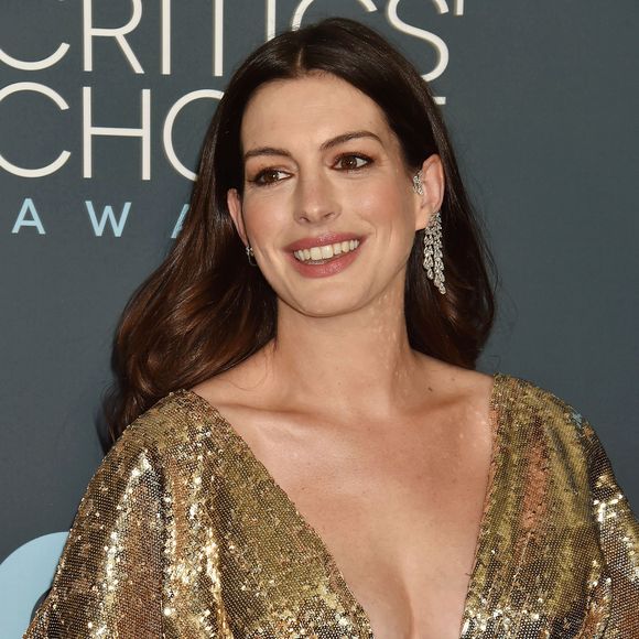 Anne Hathaway - lors de la 25ème édition de la soirée des Critics Choice Awards au Barker Hangar à Santa Monica, Los Angeles, Californie, Etats-Unis, le 12 janvier 2020.