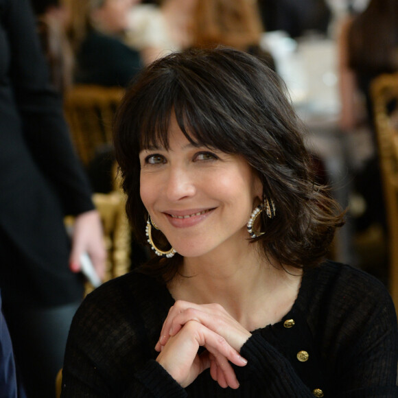 Exclusif - Sophie Marceau (Ambassadrice du Chinese Business Club) au déjeuner du Chinese Business Club pour la journée internationale des femmes autour de son ambassadrice Sophie Marceau à l'hôtel Intercontinental à Paris le 8 mars 2016. Ce déjeuner a réuni environ 250 femmes. Sophie Marceau a reçu le prix Bucherer "femme de l'année 2016" et l'artiste Huang FengRong a réalisé en direct un portrait d'elle en feuilles d'or. © Rachid Bellak / Bestimage