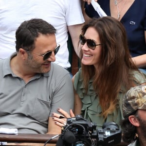 Arthur (Jacques Essebag) et sa compagne Mareva Galanter dans les tribunes lors de la finale homme des Internationaux de Tennis de Roland-Garros à Paris, le 11 juin 2017. © Jacovides-Moreau/Bestimage