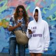 Exclusif - Veronika Loubry se promène avec sa fille Thylane Blondeau dans les rues de Miami. La mère et la fille se prennent en photo devant les murs de graffitis. Le 10 avril 2019.