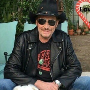 Johnny Hallyday avec sa chienne Cheyenne le 9 janvier 2017.