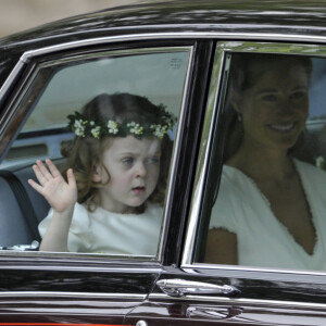 Pippa Middleton et la jeune Grace van Cutsem, demoiselle d'honneur du prince William et Kate Middleton, lors de leur mariage célébré à Londres le 29 avril 2011.