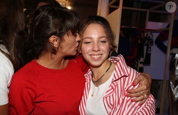 Emma de Caunes et sa fille Nina Blanc-Francard (fille de Sinclair) - Soirée "Tricolore Party" pour célébrer le 65ème anniversaire du Thermolactyl de Damart à la Maison Molière à Paris le 13 septembre 2018. © Denis Guignebourg/Bestimage