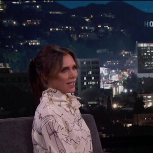 Victoria Beckham sur le plateau de l'émission 'Jimmy Kimmel Live!' pour promouvoir sa nouvelle marque de cosmétiques. Le 20 novembre 2019 à Los Angeles.