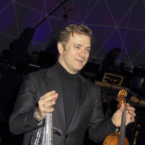 Renaud Capuçon - People au concert "Virtual Harmony" au Jardin des Plantes à Paris le 26 février 2020. Accompagné par l'orchestre "Les Siècles", le violoniste R. Capuçon à fait résonner le son du premier violon imprimé en 3D par la firme Dassault Systèmes : le "3Dvarius". En parallèle, un demi-globe a accueilli des variations lumineuses qui suivront le rythme de la musique. Un spectacle d'art génératif qui marque les premiers pas de Dassault dans la sphère culturelle.