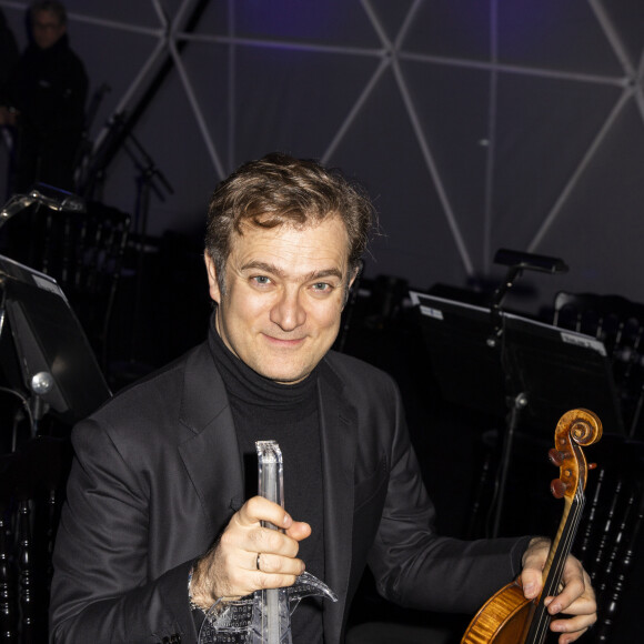 Renaud Capuçon - People au concert "Virtual Harmony" au Jardin des Plantes à Paris le 26 février 2020. Accompagné par l'orchestre "Les Siècles", le violoniste R. Capuçon à fait résonner le son du premier violon imprimé en 3D par la firme Dassault Systèmes : le "3Dvarius". En parallèle, un demi-globe a accueilli des variations lumineuses qui suivront le rythme de la musique.