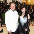 Elon Musk et sa compagne Grimes à l'ouverture de l'exposition "Heavenly Bodies: Fashion and the Catholic Imagination" à New York, le 7 mai 2018