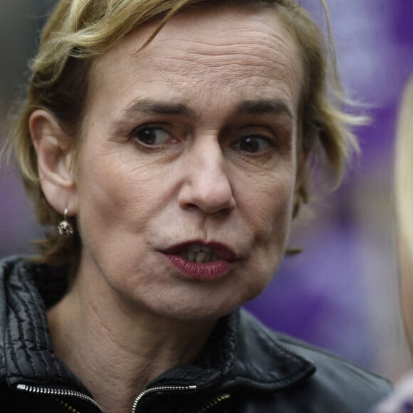 Sandrine Bonnaire - Marche contre les violences sexistes et sexuelles (organisée par le collectif NousToutes) de place de l'Opéra jusqu'à la place de la Nation à Paris. Le 23 Novembre 2019. @Patrice Pierrot/Avenir Pictures/ABACAPRESS.COM