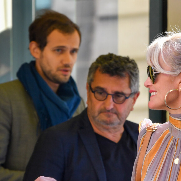 Michel Jankielewicz , Laeticia Hallyday - Laeticia Hallyday à la sortie du restaurant "Mon Square" à Paris le 19 septembre 2019.
