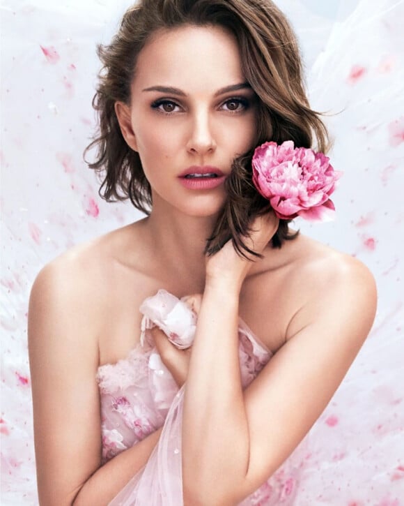 Natalie Portman pose pour la campagne du nouveau parfum de Dior, Dior-Rose-N'Roses.
