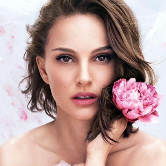 Natalie Portman pose pour la campagne du nouveau parfum de Dior, Dior-Rose-N'Roses.