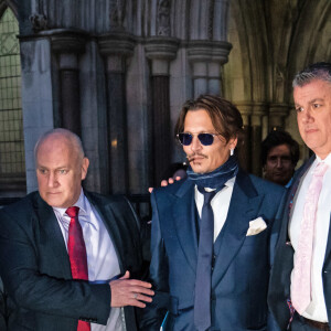 Johnny Depp à la sortie de la Royal Court of Justice, à Londres, le 26 février 2020, dans le cadre de son bras de fer judiciaire contre le tabloïd "The Sun".