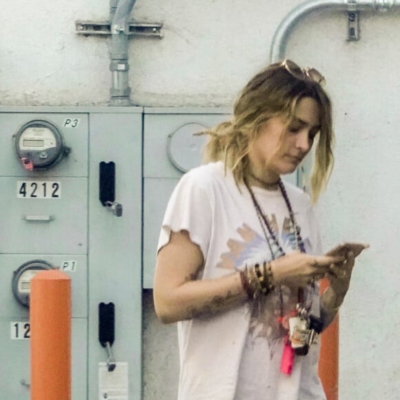 Exclusif - Paris Jackson est allée acheter des cigarettes à Los Angeles, le 24 février 2020