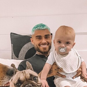 Thibault Kuro avec son fils Maylone et ses chiens June et Guizmo, le 6 mai 2020, sur Instagram