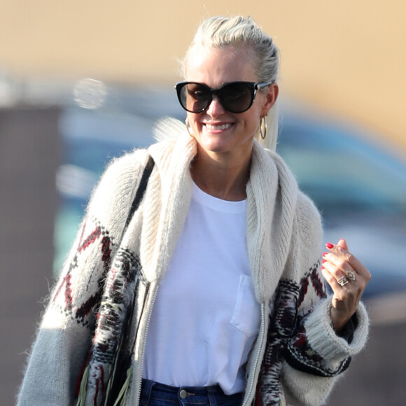 Exclusif - Laeticia Hallyday est allée faire des courses chez Trader Joe's tôt dans la matinée juste après avoir déposé ses filles au lycée à Los Angeles, le 13 janvier 2020.