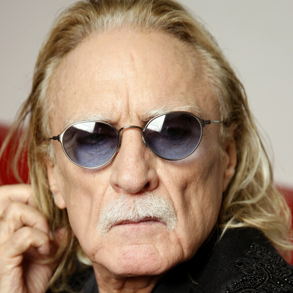 Christophe (Daniel Bevilacqua), portrait en 2010 à Paris. Le chanteur a été inhumé le 7 mai 2020 au cimetière Montparnasse.