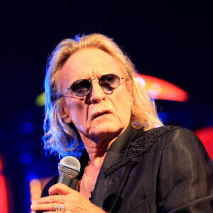 Christophe (Daniel Bevilacqua) en concert à Cannes le 23 septembre 2010. Le chanteur a été inhumé le 7 mai 2020 au cimetière Montparnasse. © Nicolas Gavet / Panoramic / Bestimage